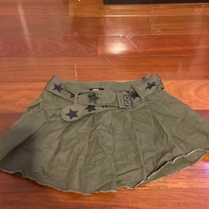 Social collusion Hot topic green star skirt size SM